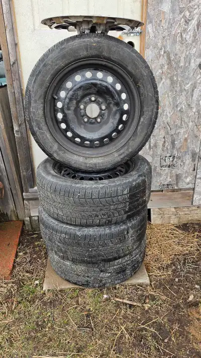 Set of great condition summer tires, with tpms. Came off a ford focus but will fit other vehicles wi...