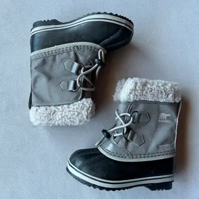 Sorel Yoot PAC Nylon Water Proof Kids Size 12 Grey & Black Great condition, minor signs of general w...