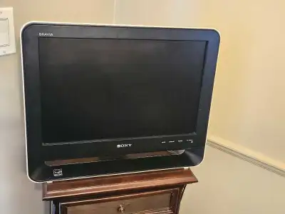 Sony Bravia KDL-19M4000 19" LCD HDTV HDMI RGB Gaming TV, View more