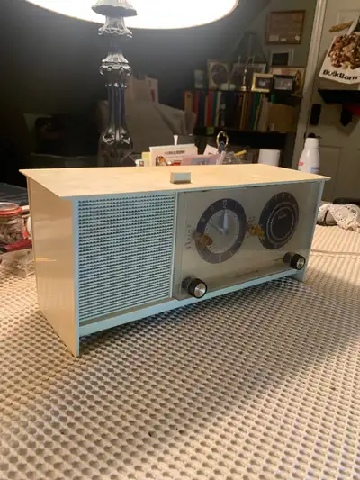 FLEETWOOD alarm clock/AM radio, View more