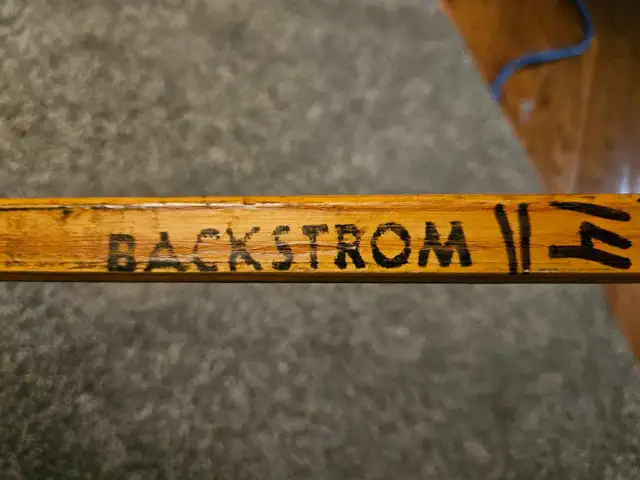60's Game used hockey sticks in Hockey in City of Toronto - Image 7