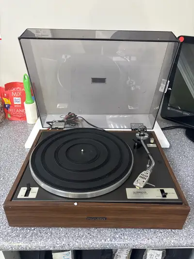 Pioneer PL-10 TurnTable Missing foot, View more