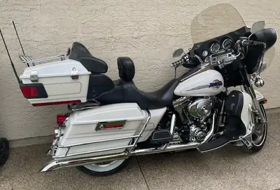 2006 Harley Davidson Ultra Classic Electra Glide - Special Edition. Model FLHTCUI Great Shape! Premi...