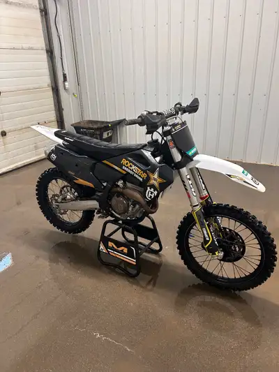 Brand new motor with just a break in period on it. Suspension was also just serviced with a break in...