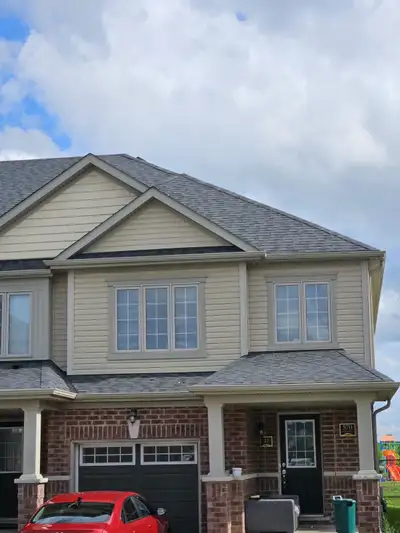 Three bedroom corner townhouse available for rent in the 401- 570 linden drive area with 3 Bed and 3...