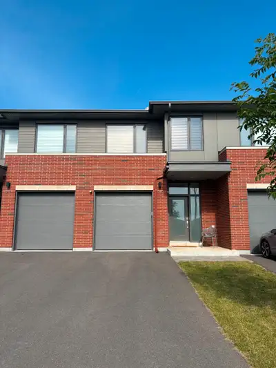 LUXURY TOWNHOUSE FOR RENT IN WATERIDGE VILLAGE
