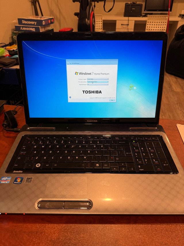 Toshiba Laptop Computer in Laptops in Oakville / Halton Region