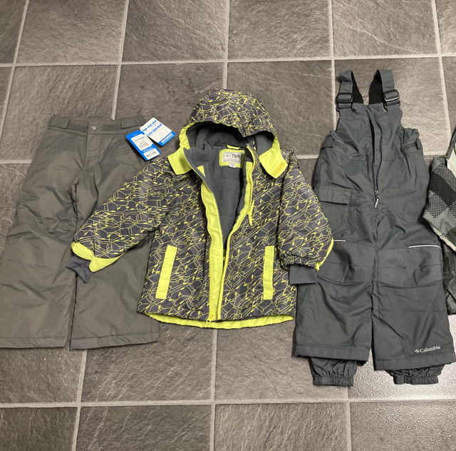 UNISEX sz 4 winter jacket / snowpants, please pead ad, Braeside in Clothing - 4T in Calgary