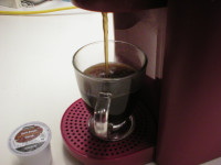 KEURIG COFFEE BREWER MAKER GRINDER CAFETIERE avecMOULIN CAFE CUP