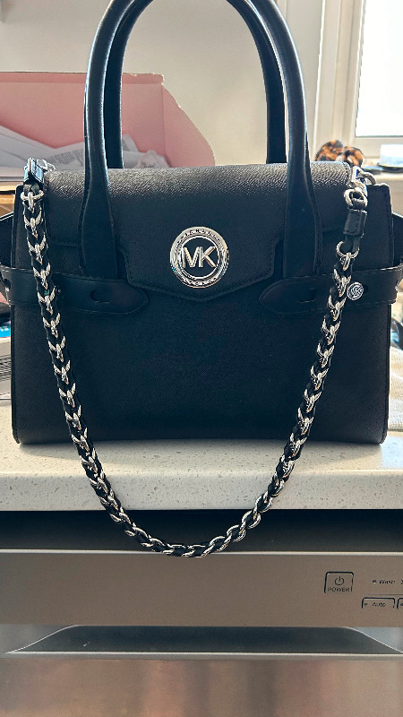 Michael K***s purse in Women's - Bags & Wallets in Oshawa / Durham Region