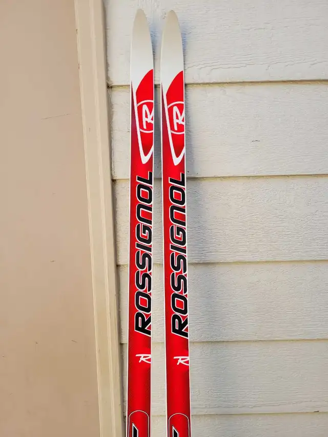 Rossignol XTour venture  Skin  cross coutry ski 198cm  in Ski in Calgary - Image 4