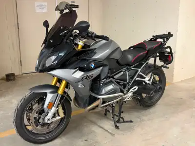 Excellent-condition R1200RS, approximately 34,000 km. Fantastic sport-touring bike, well maintained...