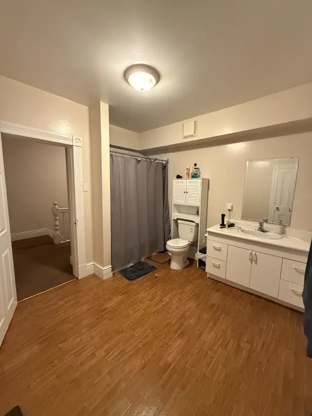 Master bedroom for rent in a spacious 3-bedroom townhouse in Room Rentals & Roommates in Peterborough - Image 8