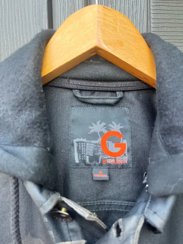 Guess trucker jacket  in Men's in Ottawa - Image 3