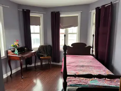 Sunny Room Near Algonquin Barrhaven Incl