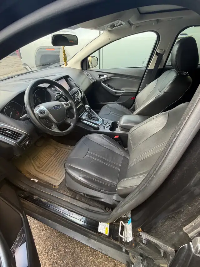 Ford Focus Titanium Hatchback 542521834770933764