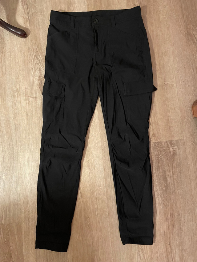 MEC women’s high waisted black cargo pants in Women's - Bottoms in City of Halifax - Image 4