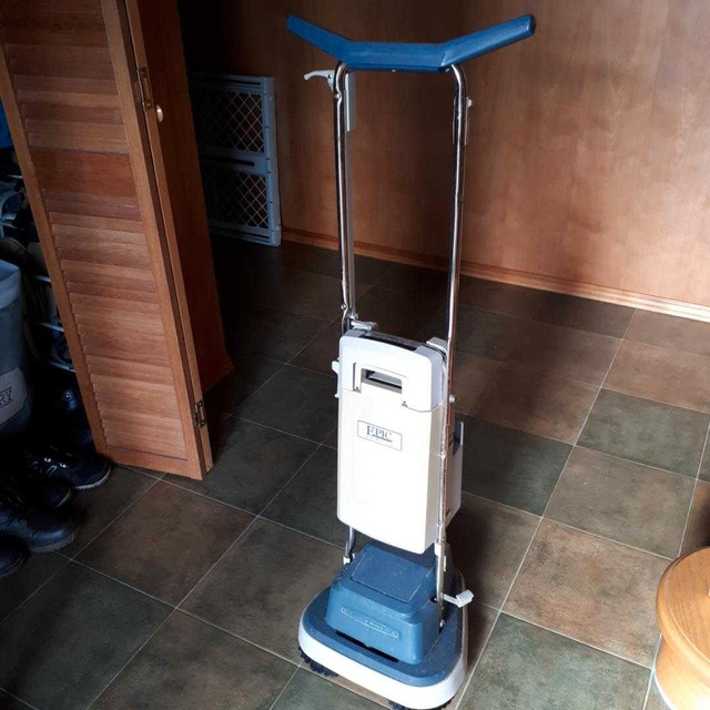 Electrolux floor shampooer cleaner/brush in Vacuums in Penticton - Image 2