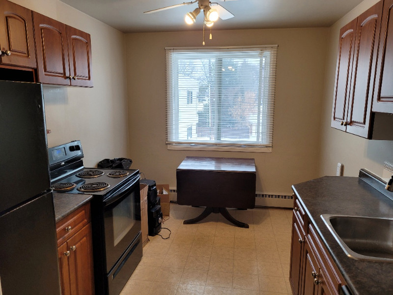 LARGE,CLEAN 1BDR CONDO on Top Floor, SAFE AND SECURE BUILDING Long