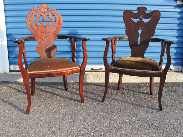 Pair antique mahogany fiddleback upholstered parlour armchairs in Chairs & Recliners in Ottawa - Image 2