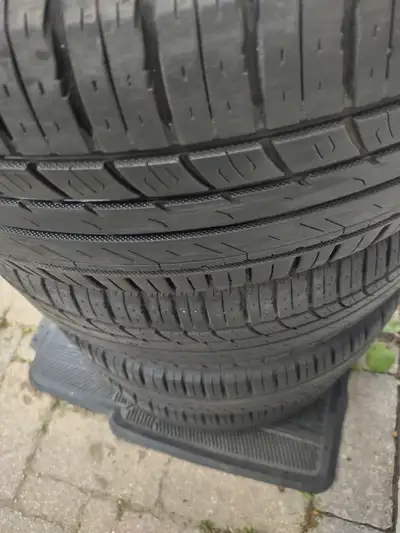 4 pneus été Nokian 215-55R17 excellent état, View more
