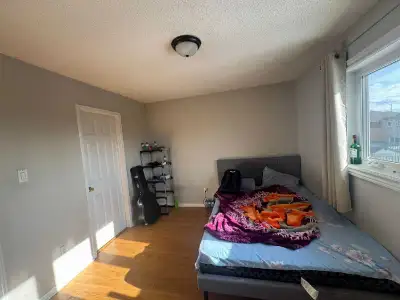 * Upper floor room available for a male near Heartland Town Center in Mississauga. ** Rent $475 (sha...