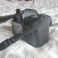 NIKON CAMERA WITH FREE ACCESSORIES