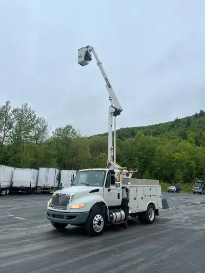 2015 International 4300 Bucket Truck Safety Inspection : Good Until May 2025 Transmission : Allison...