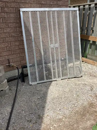 Aluminum ramp with hinges to attach to a trailer