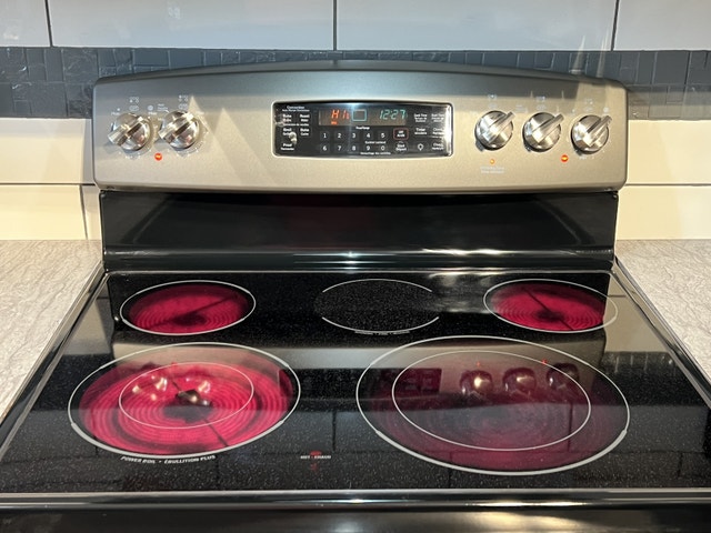 ELECTRIC CERAMIC TOP RANGE | Stoves, Ovens & Ranges | Calgary | Kijiji