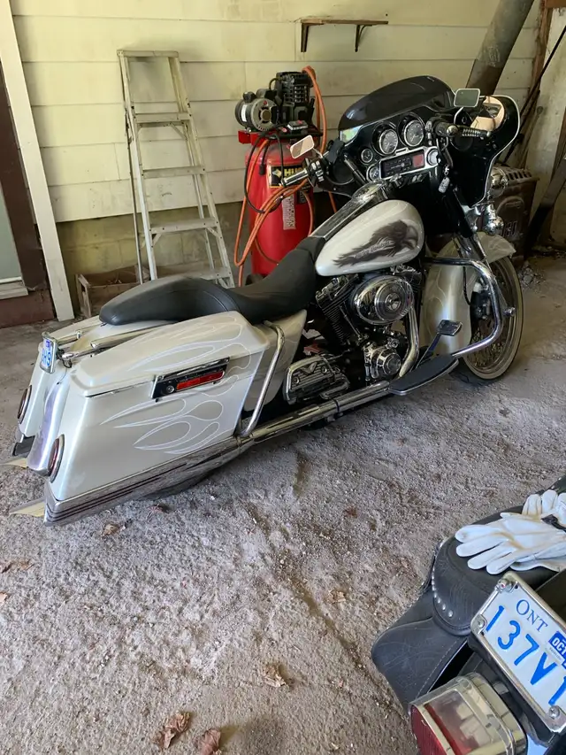 flh Harley Davidson  in Street, Cruisers & Choppers in Trenton - Image 4
