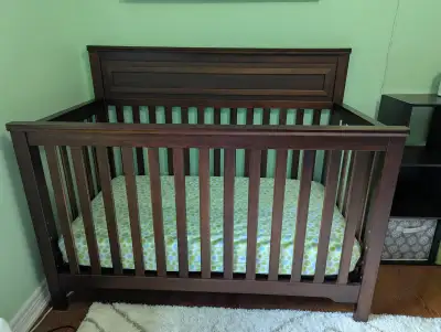 Davinci Autumn 4-in-1 Convertible Crib and Dresser, View more