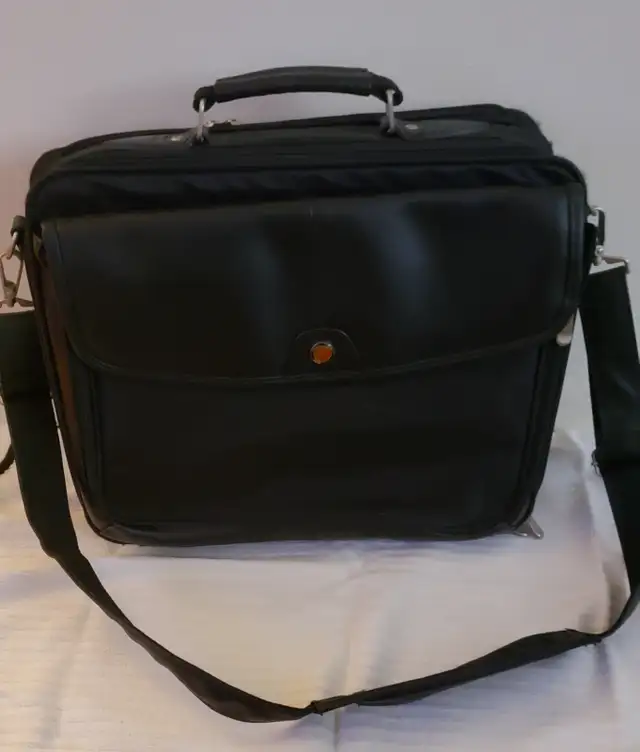 Laptop Cases in Laptop Accessories in Mississauga / Peel Region - Image 6