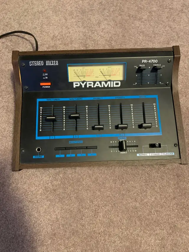 Pyramid stereo mixer PR-4700 in Stereo Systems & Home Theatre in Markham / York Region - Image 2