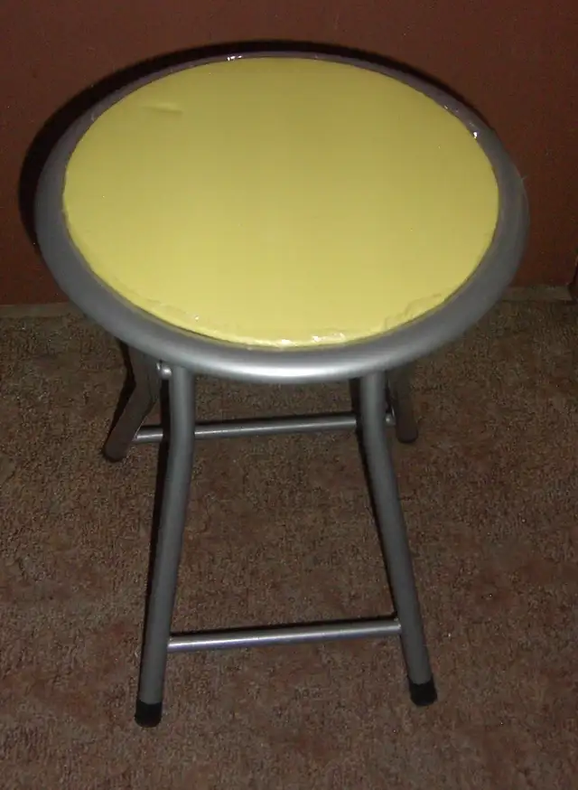 Folding Stool in Chairs & Recliners in City of Halifax - Image 2