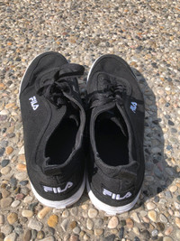 Fila mens black canvas shoes