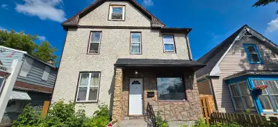 Excellent investment opportunity in this well-maintained, fully rented triplex generating $4,150/mon...