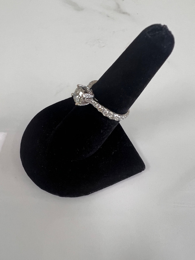 Stunning .85 CT  Centre Stone14K White Gold Engagement Ring in Other in Oshawa / Durham Region - Image 2