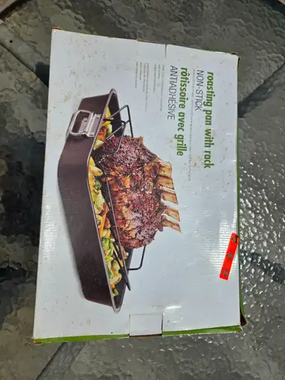 Roasting pan with rack, View more