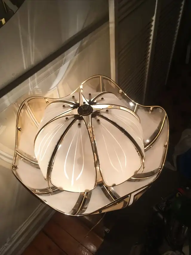 Wide Mid Century Amber Tinted Tulip Glass Table Lamp - $200 Cash in Indoor Lighting & Fans in City of Montréal - Image 5