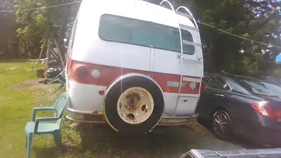 Rate Classic 1974 Dodge Travco 270 fiberglass Motor Home has stock High Performance 413 V8 automatic...