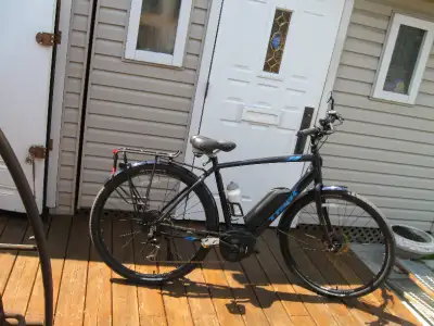 Vélo Electrique marque Trek verbe plus batterie bosch 400 moteur bosch 250 très peu utilisé grandeur...