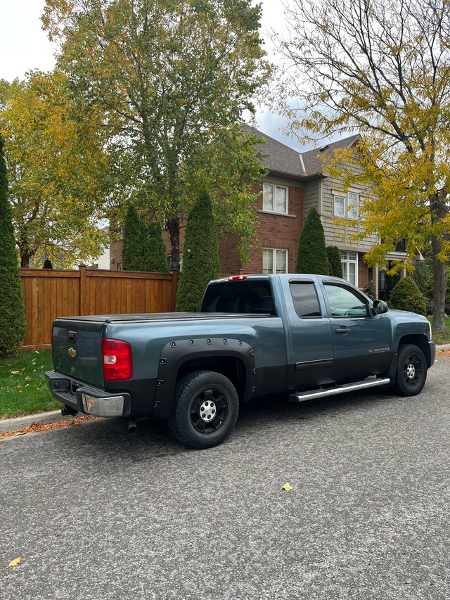 2010 Silverado 4x4 v8 300km in Cars & Trucks in Oshawa / Durham Region - Image 4