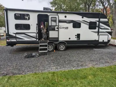 **LOT INCLUDED avec Gazebo, cabanon, patio, sofa** Avec ou sans lot, négociable. (Camping Domaine de...