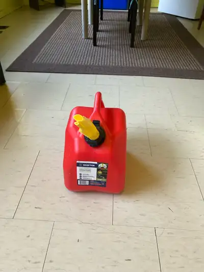 Scepter Gas can 2.5G/ 10L used just once. Serious replies only