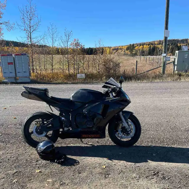 motorcycle cbr600rr  in Motorcycle Parts & Accessories in Calgary - Image 2