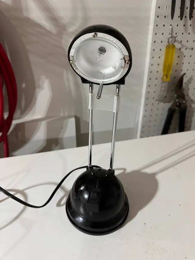 Small Adjustable Reading Lamp in Indoor Lighting & Fans in Kitchener / Waterloo - Image 4