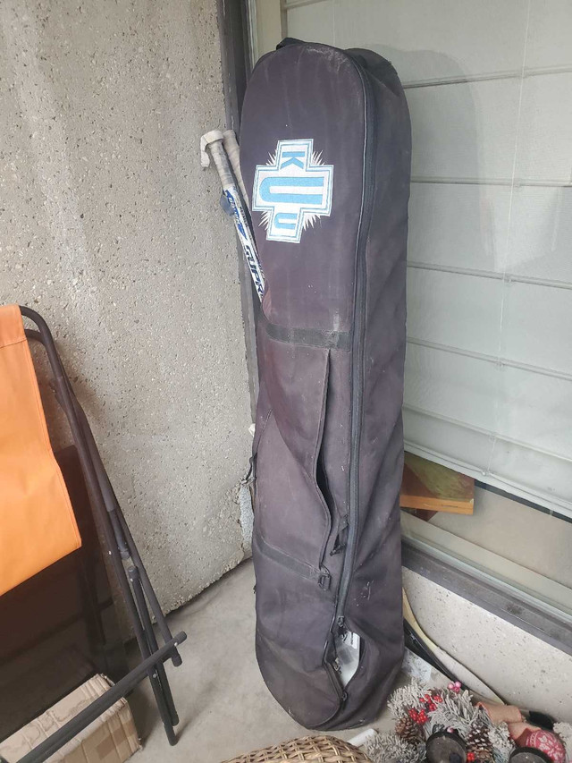 Kuu padded  snowboard bag  in Snowboard in Edmonton