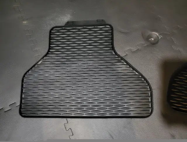BMW X5 Floor Mats - Full Set in Vehicle Parts, Tires & Accessories in Kitchener / Waterloo - Image 3