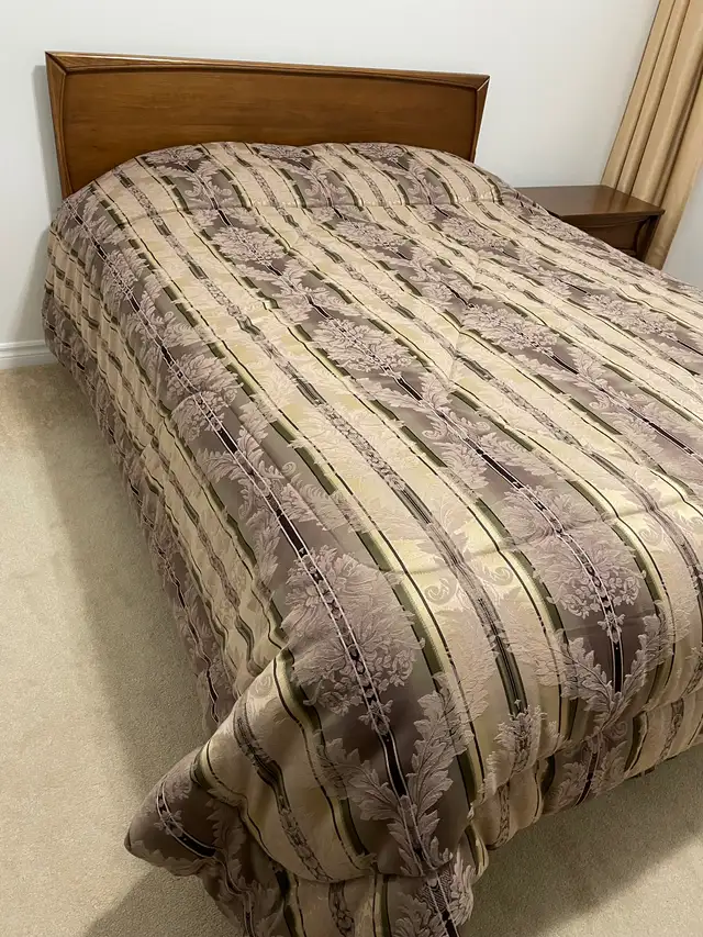 Bedroom furniture in Dressers & Wardrobes in Kingston - Image 7